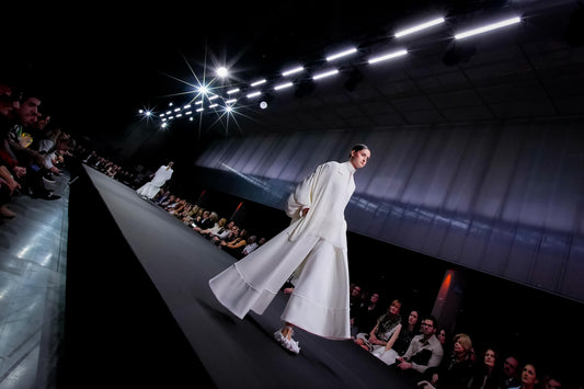NOUMÉNICO se presenta en sociedad: la firma de Ciudad Real desfila en AB Fashion con "The Mall", una oda hecha a mano al impresionismo